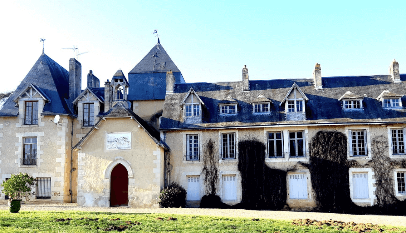 Poitier-Chateau-de-la-Mothe-batiment2