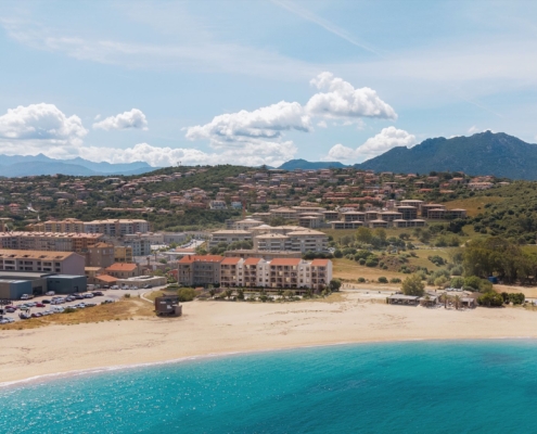 Vue aérienne de la résidence Alta Maré sur la plage du Lido à Propriano