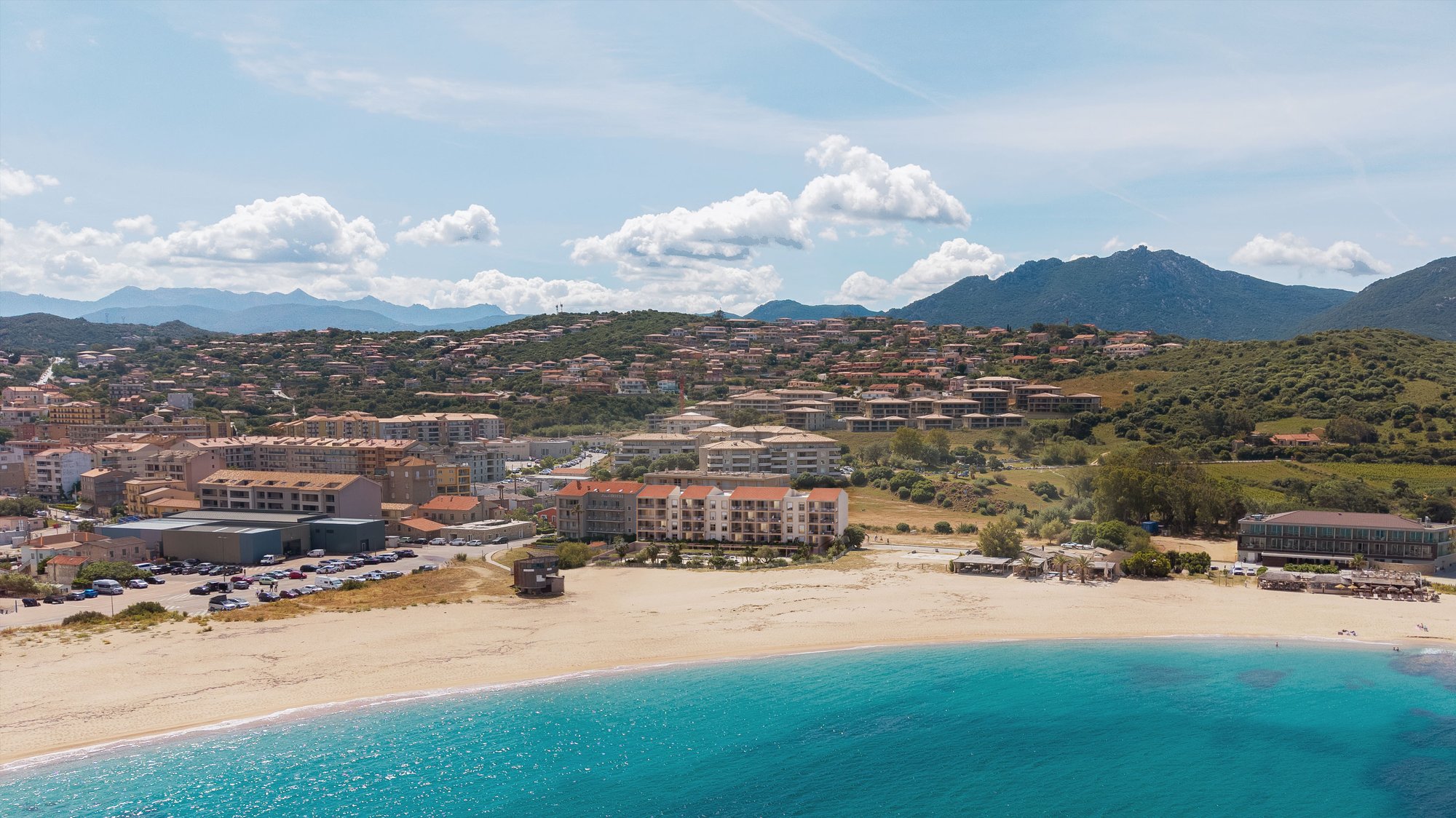 Vue aérienne de la résidence Alta Maré sur la plage du Lido à Propriano