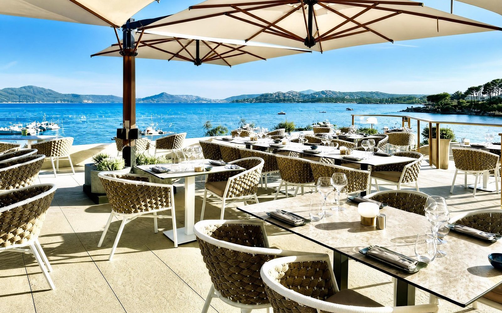 Restaurant en bord de mer près de Marina di Fiori à Porto-Vecchio