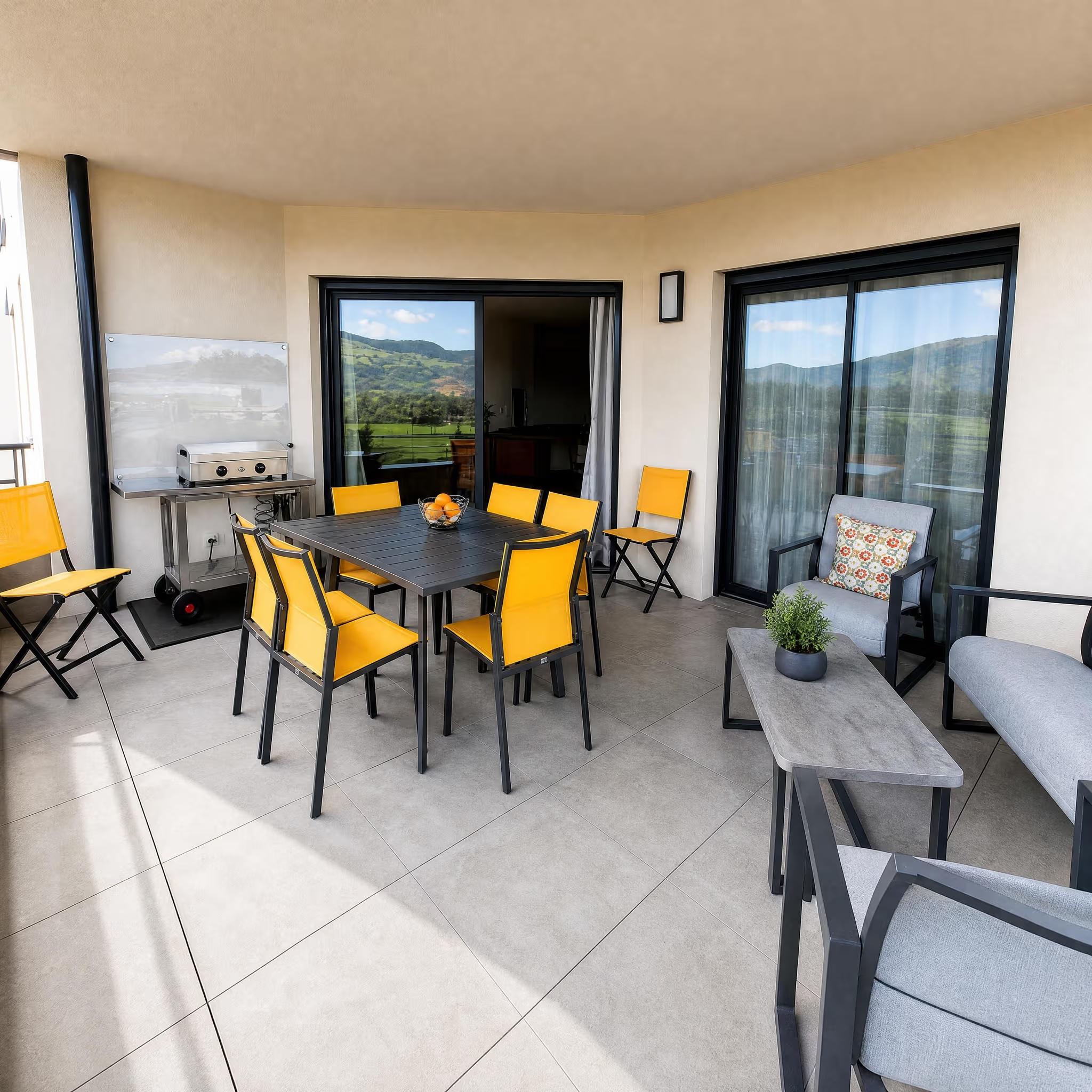 Terrasse de 21 m² meublée avec plancha – appartement T3 à Porto-Vecchio